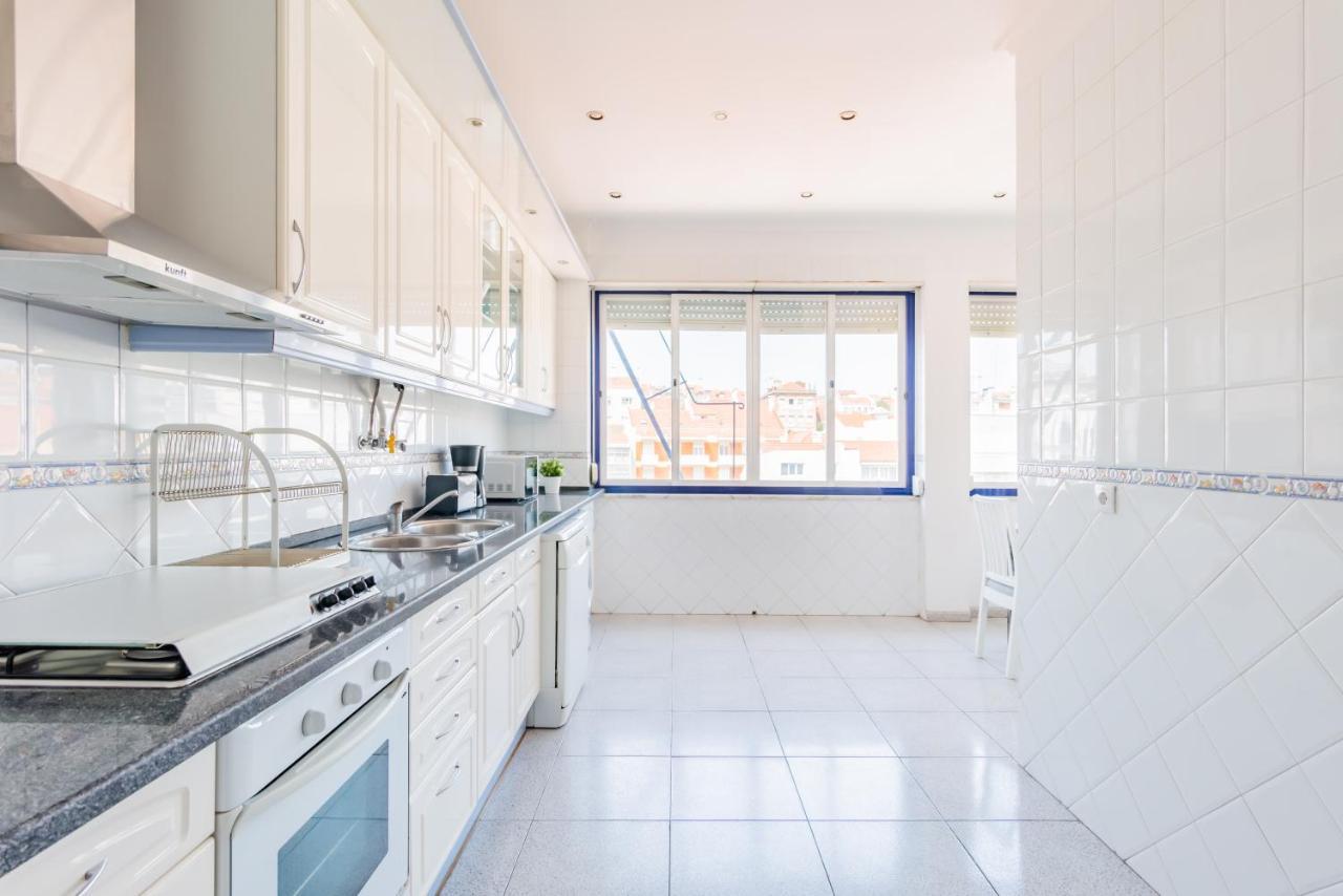 Almirante Home With 3 Bedrooms ลิสบอน ภายนอก รูปภาพ